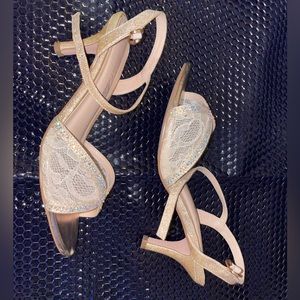 De Blossom Collection - Nude Kitten Heel